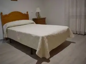 Dormitori de Pis de lloguer en Ciudad Real amb Moblat i Balcó
