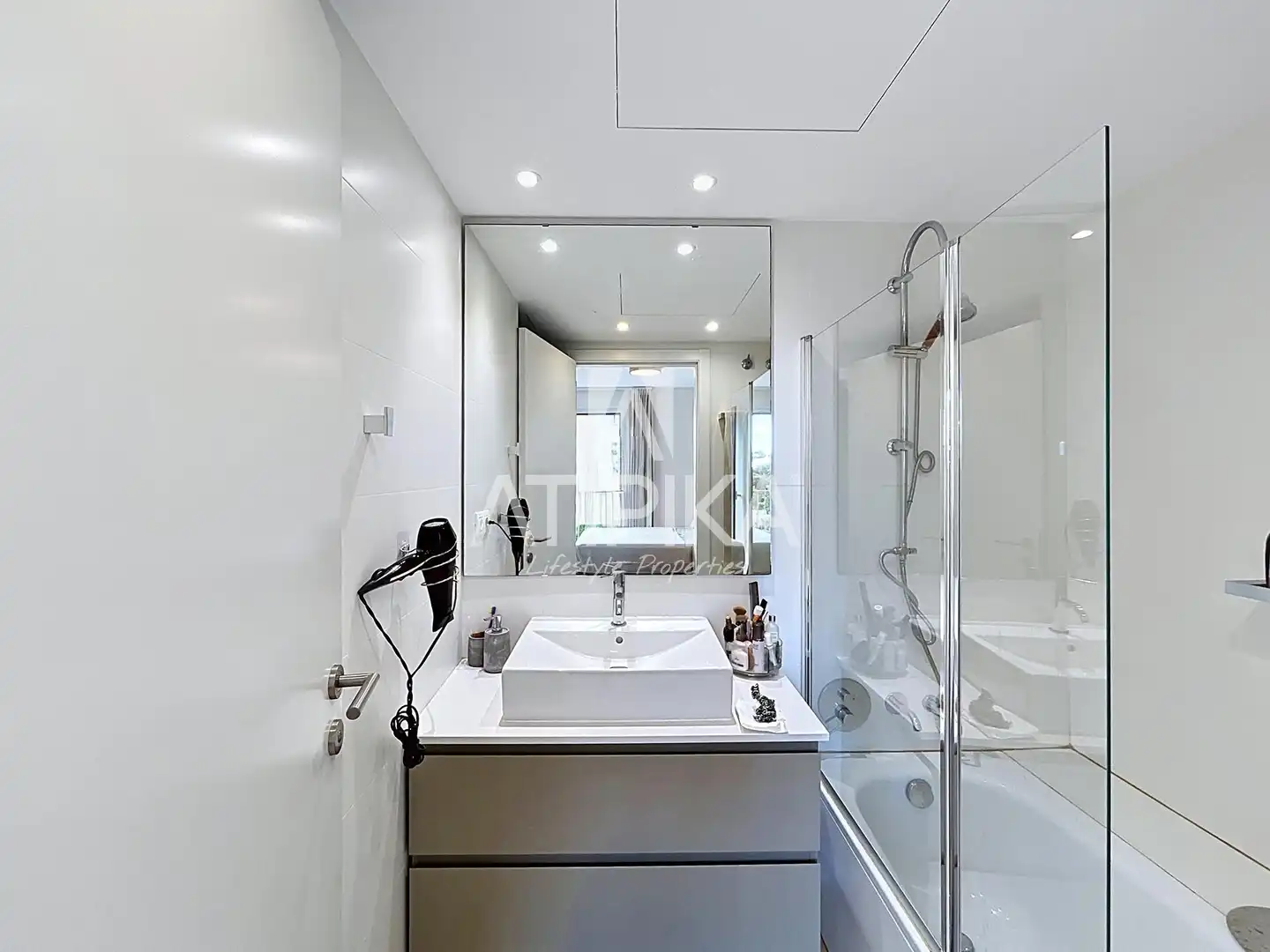 Bathroom of Flat for rent in Barcelona  with Air Conditioner, Parquet flooring and Terrace