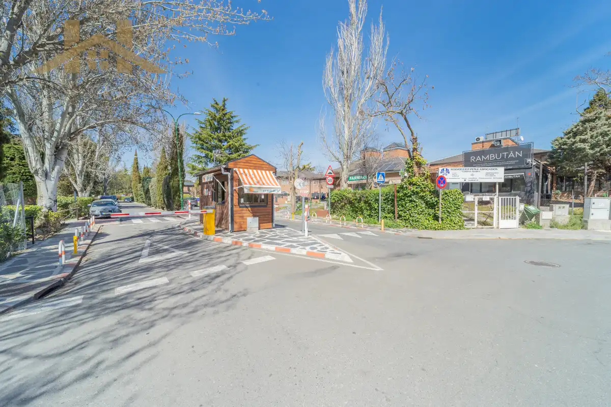 Parking of Detached homes for sale in Galapagar  with Air Conditioner, Heating and Private garden