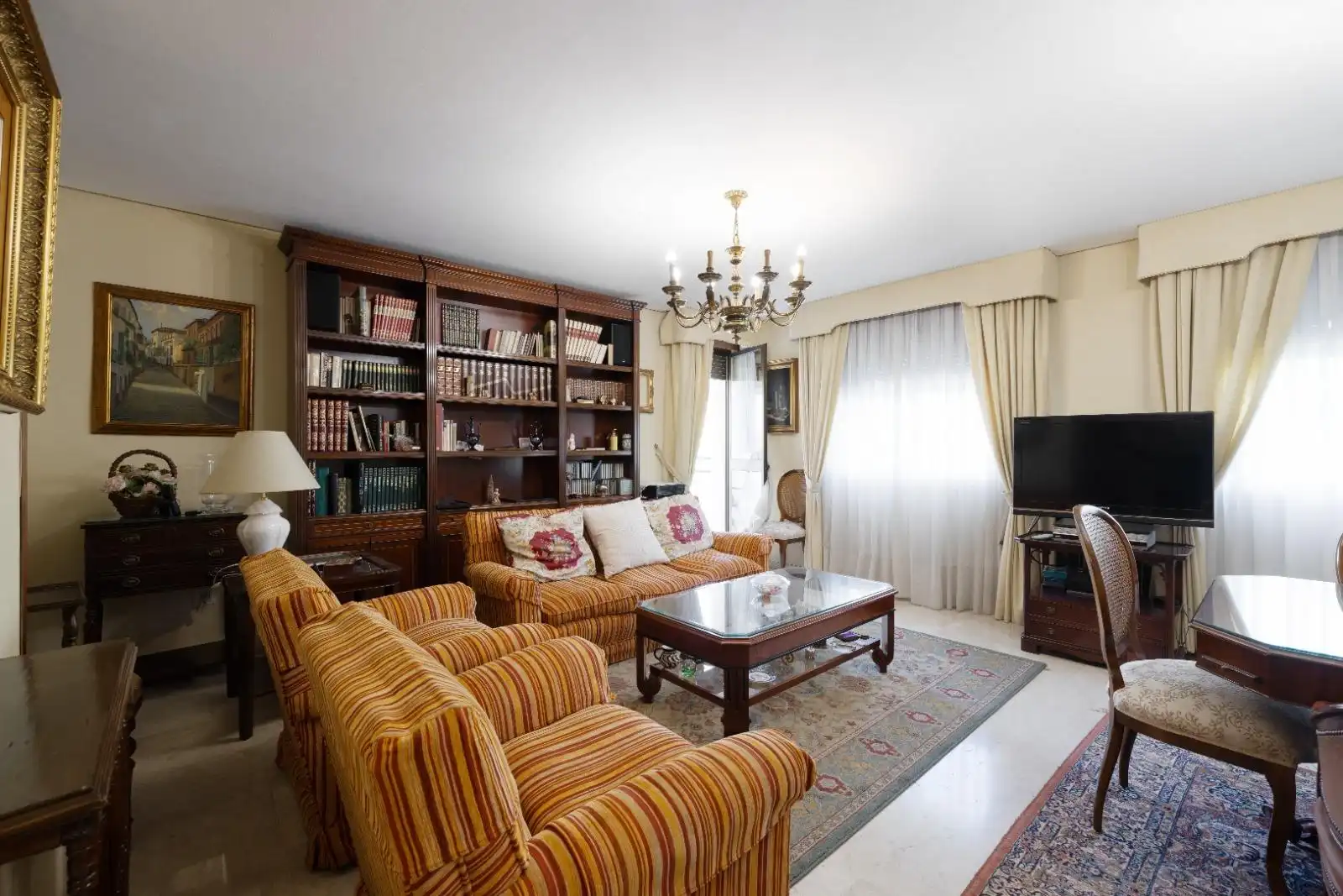 Living room of Flat for sale in Sevilla  with Air Conditioner, Heating and Terrace