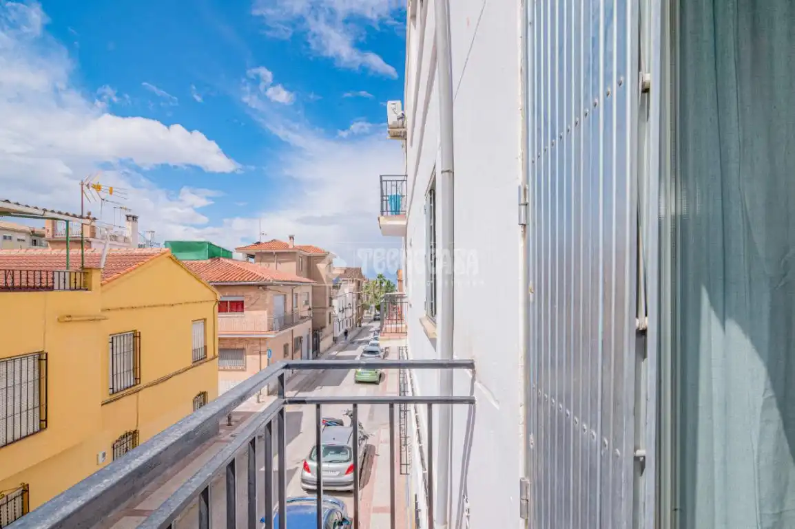 Vista exterior de Piso en venta en Granada con Aire acondicionado y Balcón