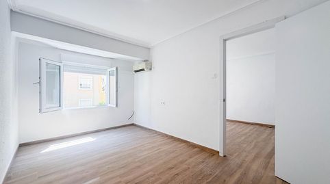 Photo 5 of Flat for rent in Calle Senyera la, Mont-Olivet, Valencia Capital