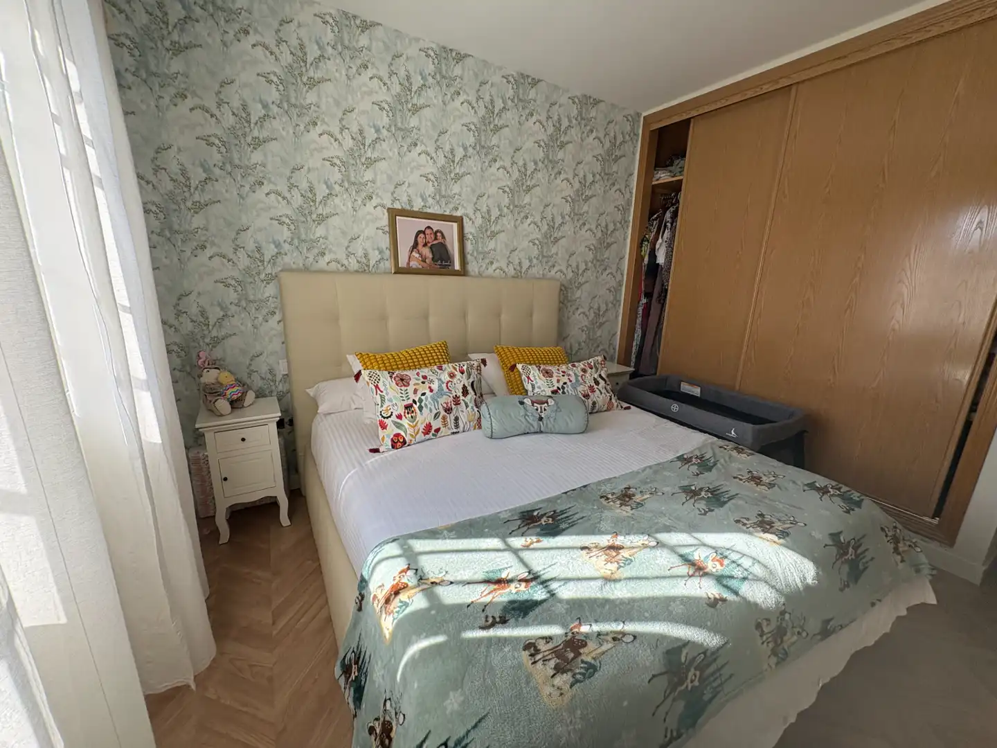 Bedroom of Houses for sale in El Viso de San Juan  with Air Conditioner, Private garden and Parquet flooring