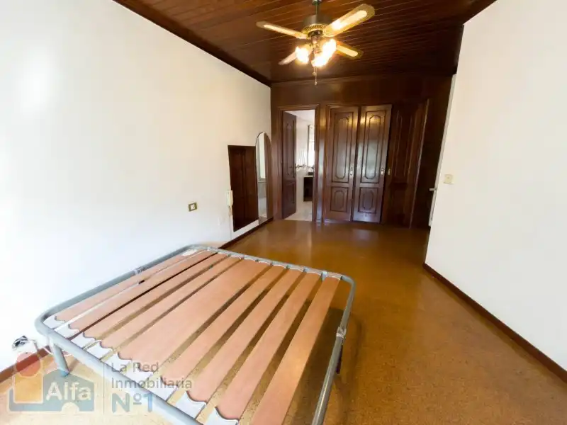 Casa adosada en venta en Vigo  con Calefacción, Jardín privado y Amueblado