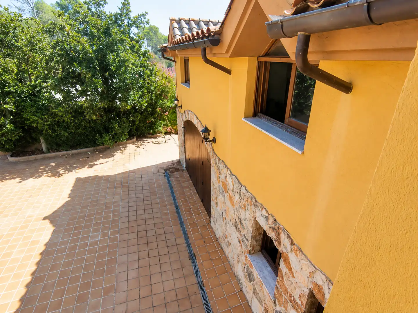 Vista exterior de Casa o chalet en venta en Montcada i Reixac con Calefacción y Jardín privado