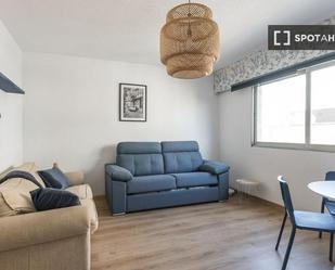 Living room of Flat to rent in  Madrid Capital  with Air Conditioner, Heating and Furnished