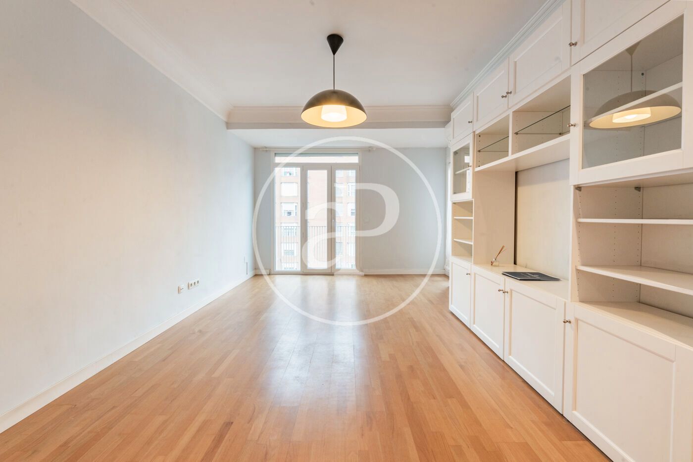 Living room of Flat for sale in  Madrid Capital  with Air Conditioner, Heating and Terrace