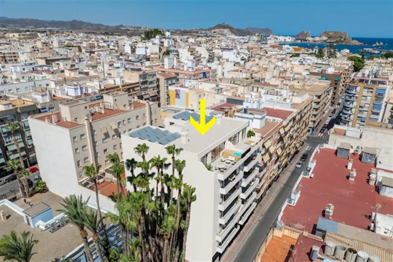 Vista exterior de Àtic en venda en Águilas amb Terrassa i Piscina