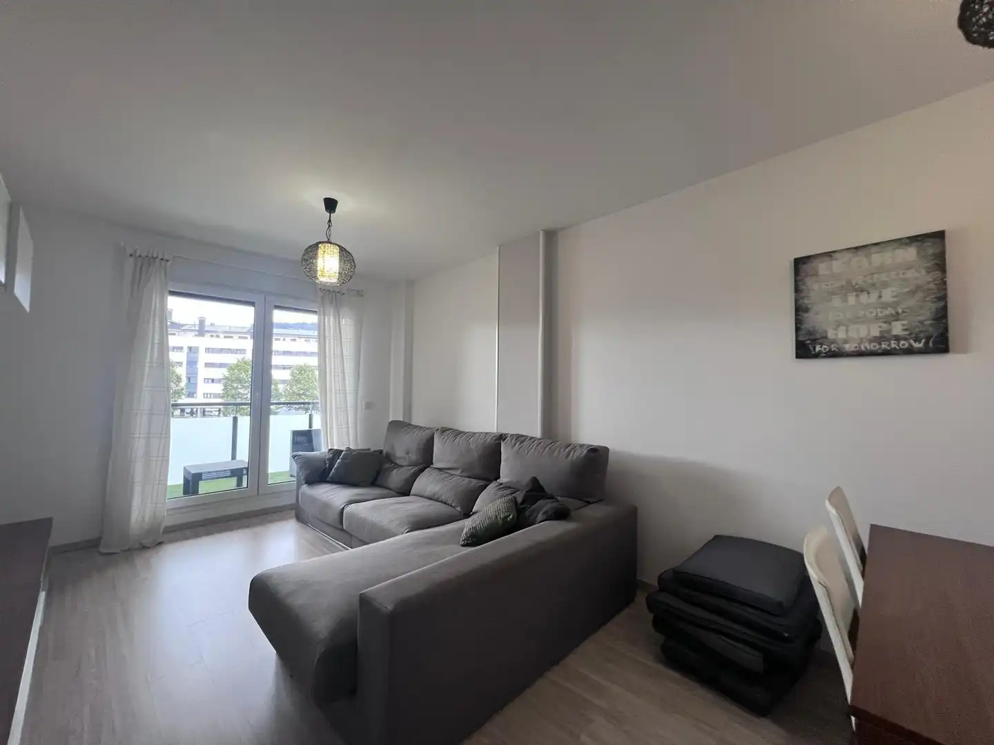 Sala de estar de Piso de alquiler en Oviedo  con Calefacción, Terraza y Trastero