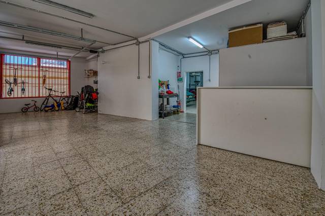 Local comercial en Venta en Calle de la Virgen de Covadonga, 23 y  en San Antonio