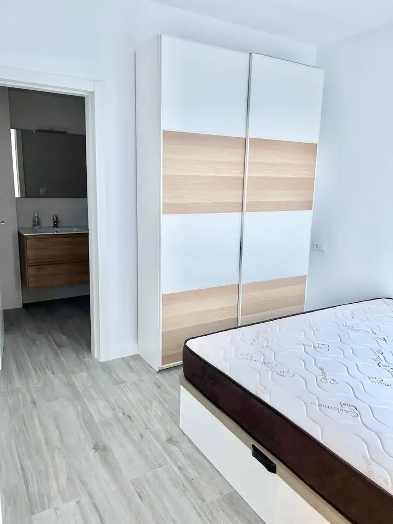 Habitación de Apartamento de alquiler en El Campello con Aire acondicionado, Calefacción y Terraza