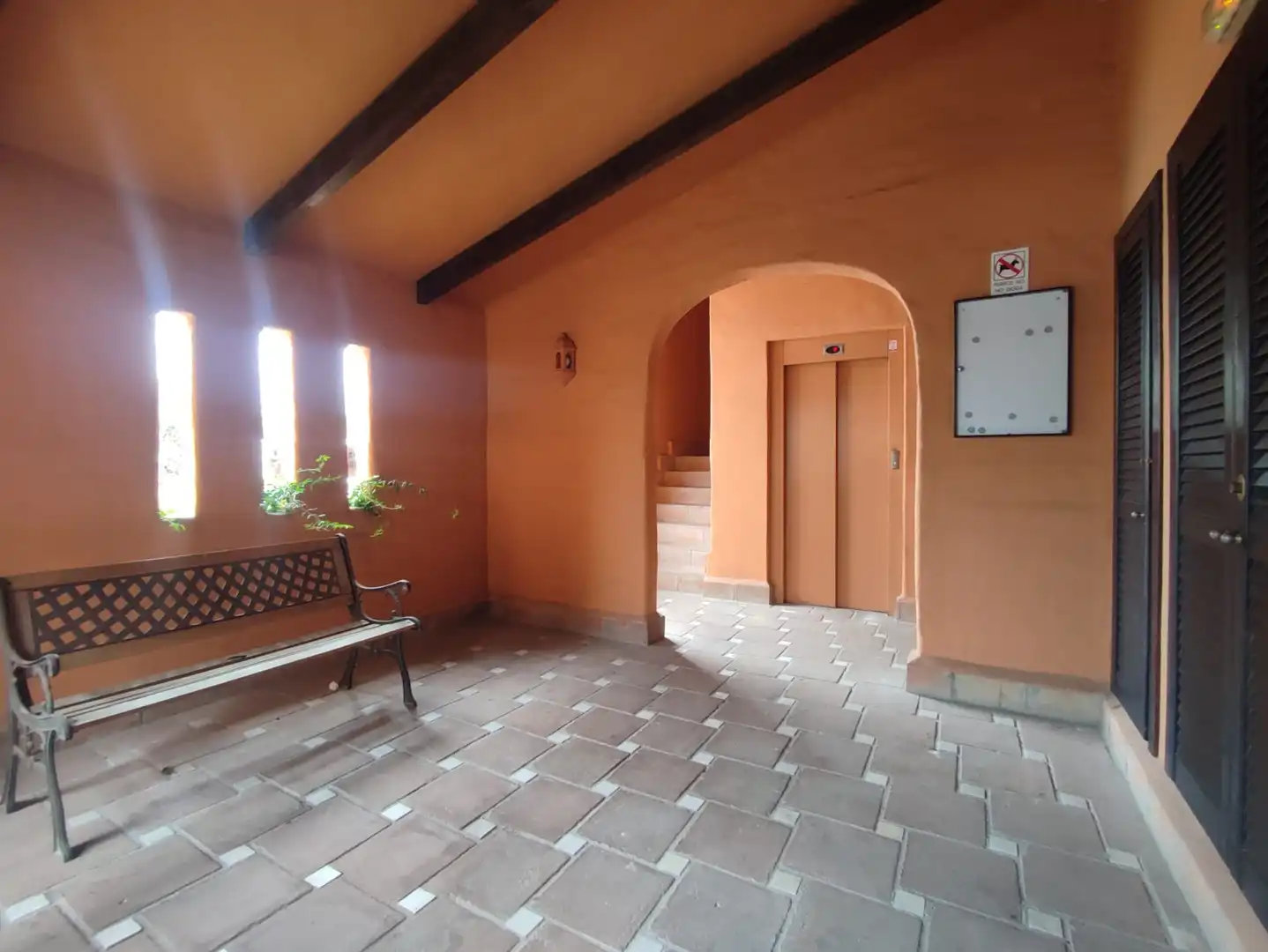 Dachboden zum Verkauf in Estepona mit Terrasse und Schwimmbad