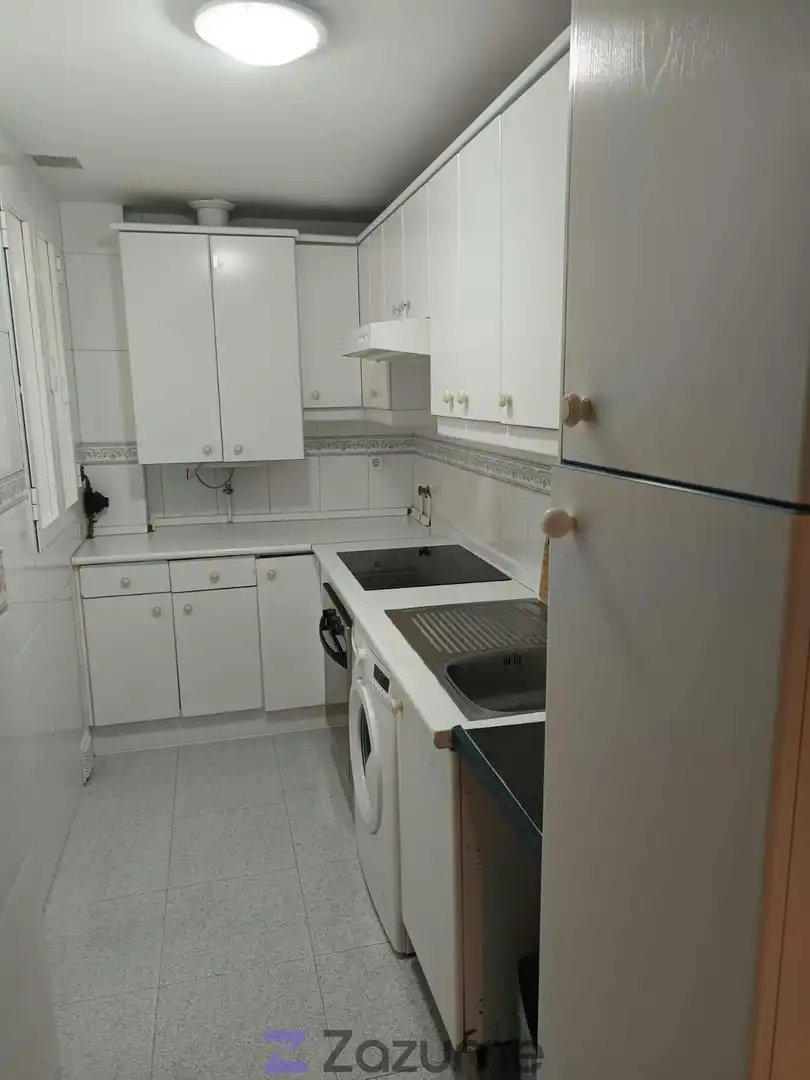 Cuina de Pis de lloguer en Sevilla la Nueva amb Calefacció, Jardí privat i Parquet