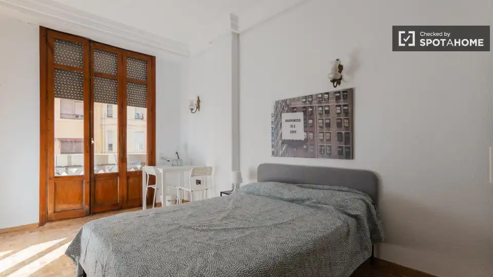 Habitación de Piso de alquiler en Valencia con Aire acondicionado, Calefacción y Amueblado