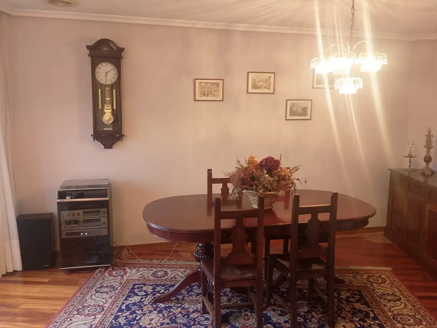 Comedor de Piso de alquiler en Oviedo  con Calefacción, Parquet y Amueblado