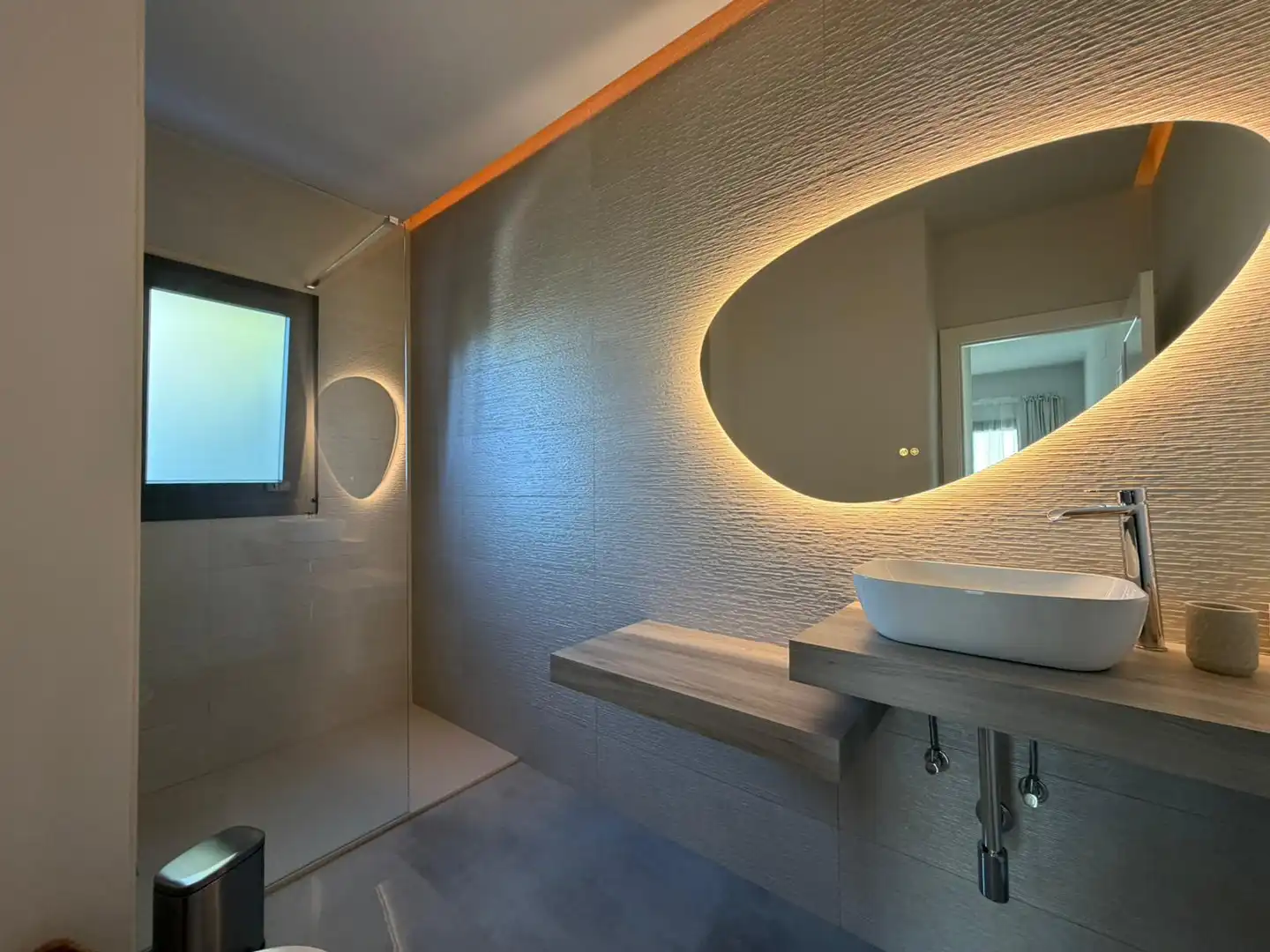 Badezimmer von Haus oder Chalet zur Miete in Sotogrande mit Klimaanlage, Privatgarten und Terrasse