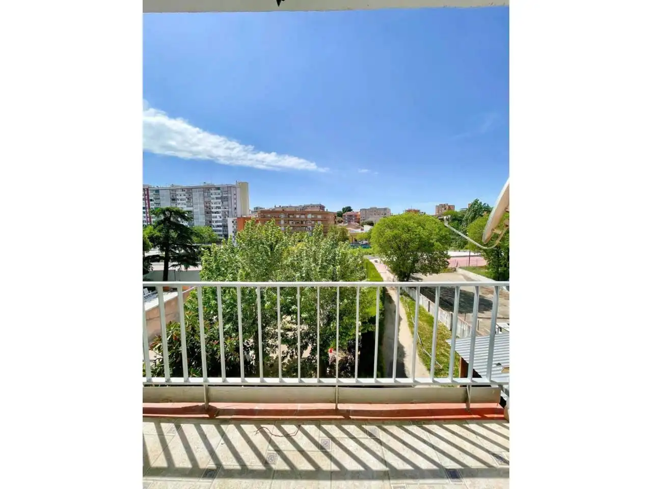 Außenansicht von Wohnung zum Verkauf in Cerdanyola del Vallès mit Heizung, Parkett und Balkon