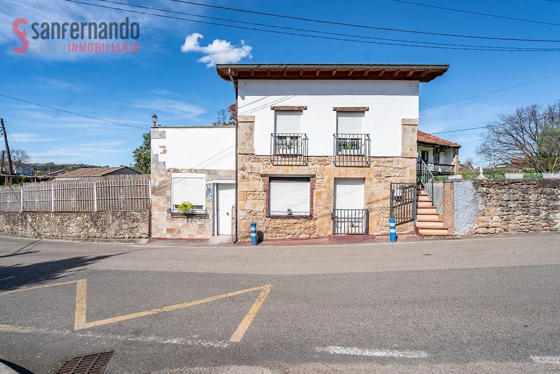 Vista exterior de Casa o xalet en venda en Torrelavega  amb Calefacció i Terrassa