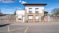 Vista exterior de Casa o xalet en venda en Torrelavega  amb Calefacció i Terrassa