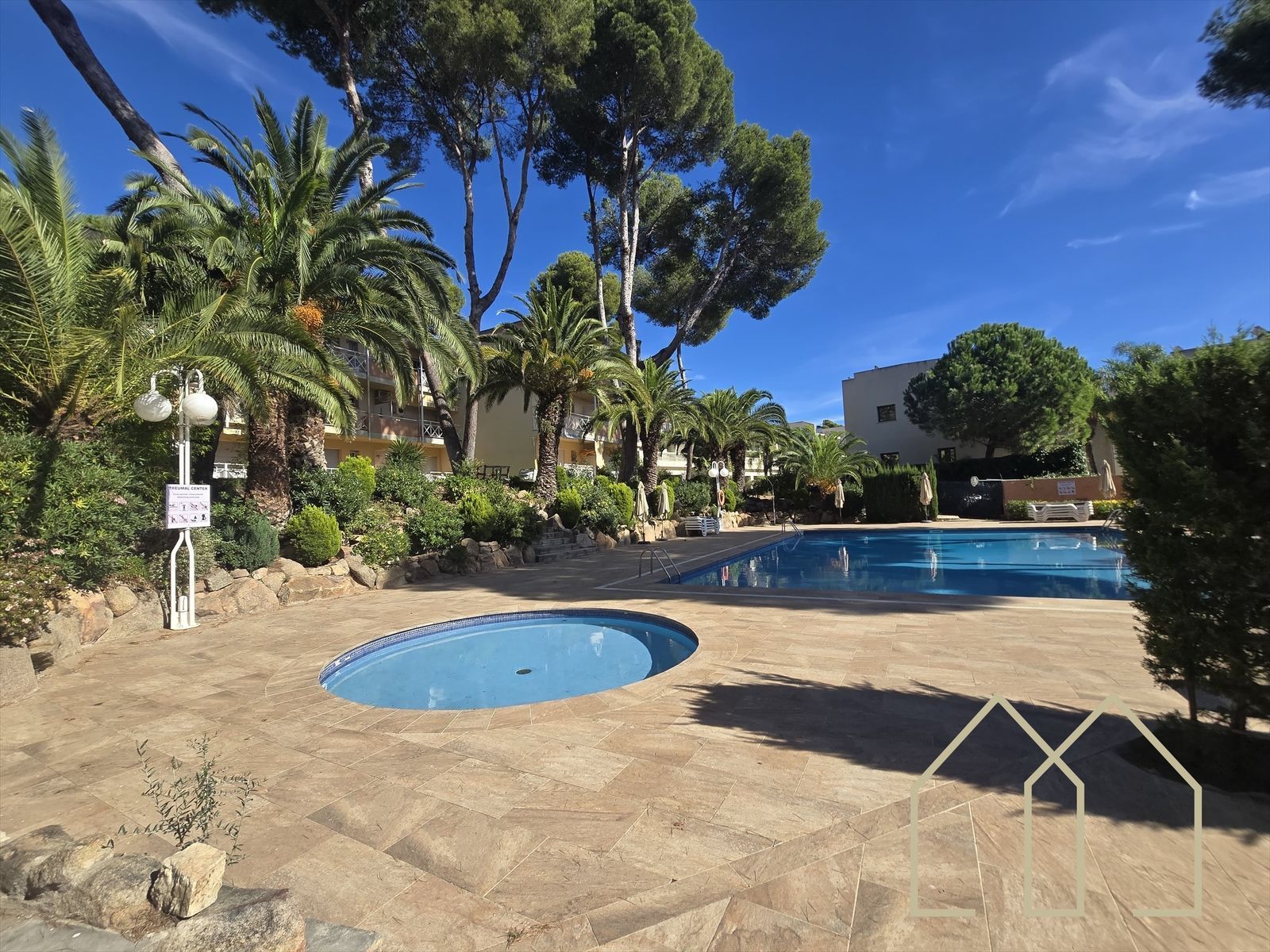 Swimming pool of Flat for sale in Castell d'Aro, Platja d'Aro i s'Agaró  with Heating, Terrace and Community pool