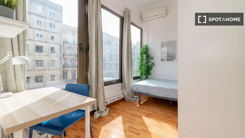 Habitación de Piso para compartir en Barcelona con Aire acondicionado, Calefacción y Amueblado