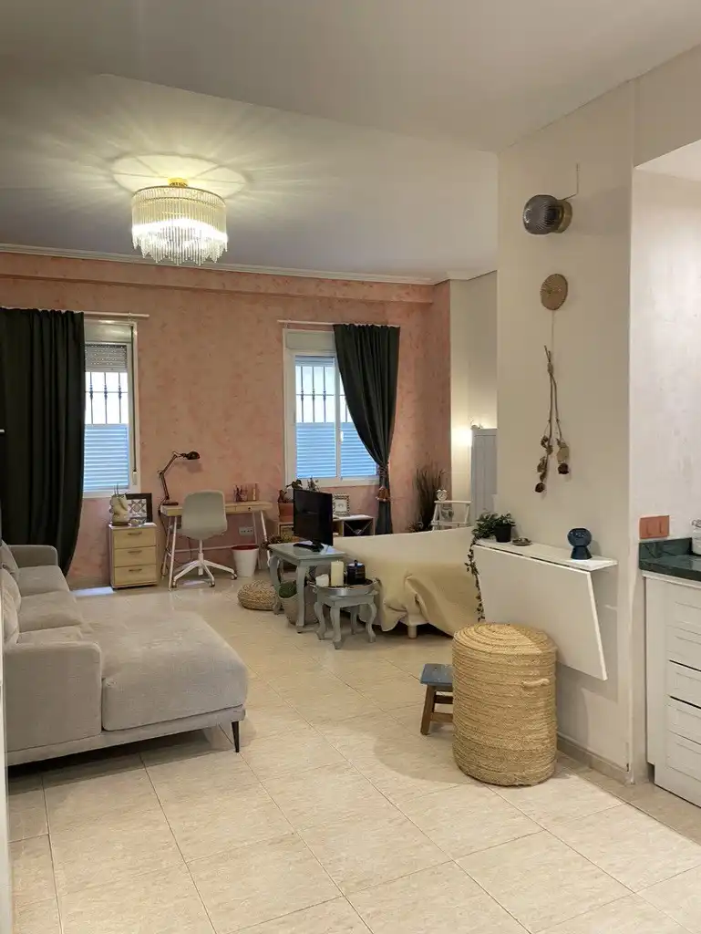 Study for rent in Santa Catalina