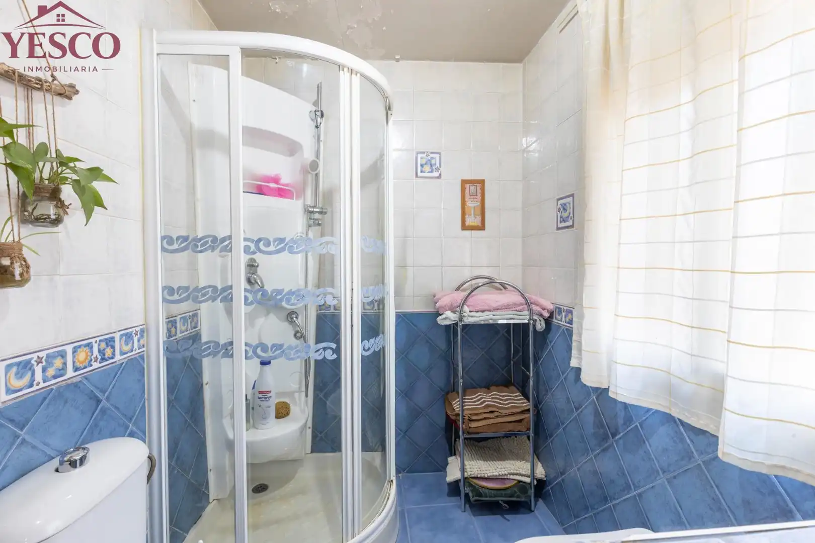 Baño de Casa adosada en venta en Güevéjar con Calefacción, Terraza y Balcón