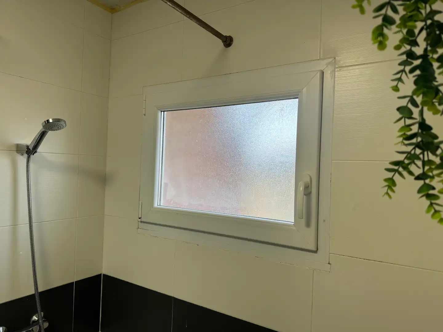 Bany de Pis en venda en Ascó amb Aire condicionat