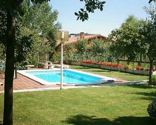 Piscina de Casa o xalet en venda en Montorio amb Jardí privat, Parquet i Terrassa