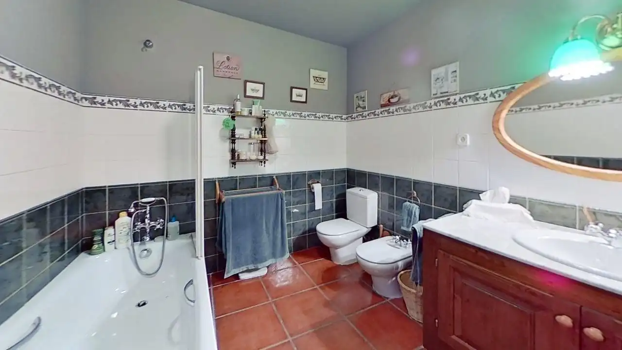 Badezimmer von Country house zum Verkauf in Mollerussa mit Klimaanlage, Heizung und Privatgarten