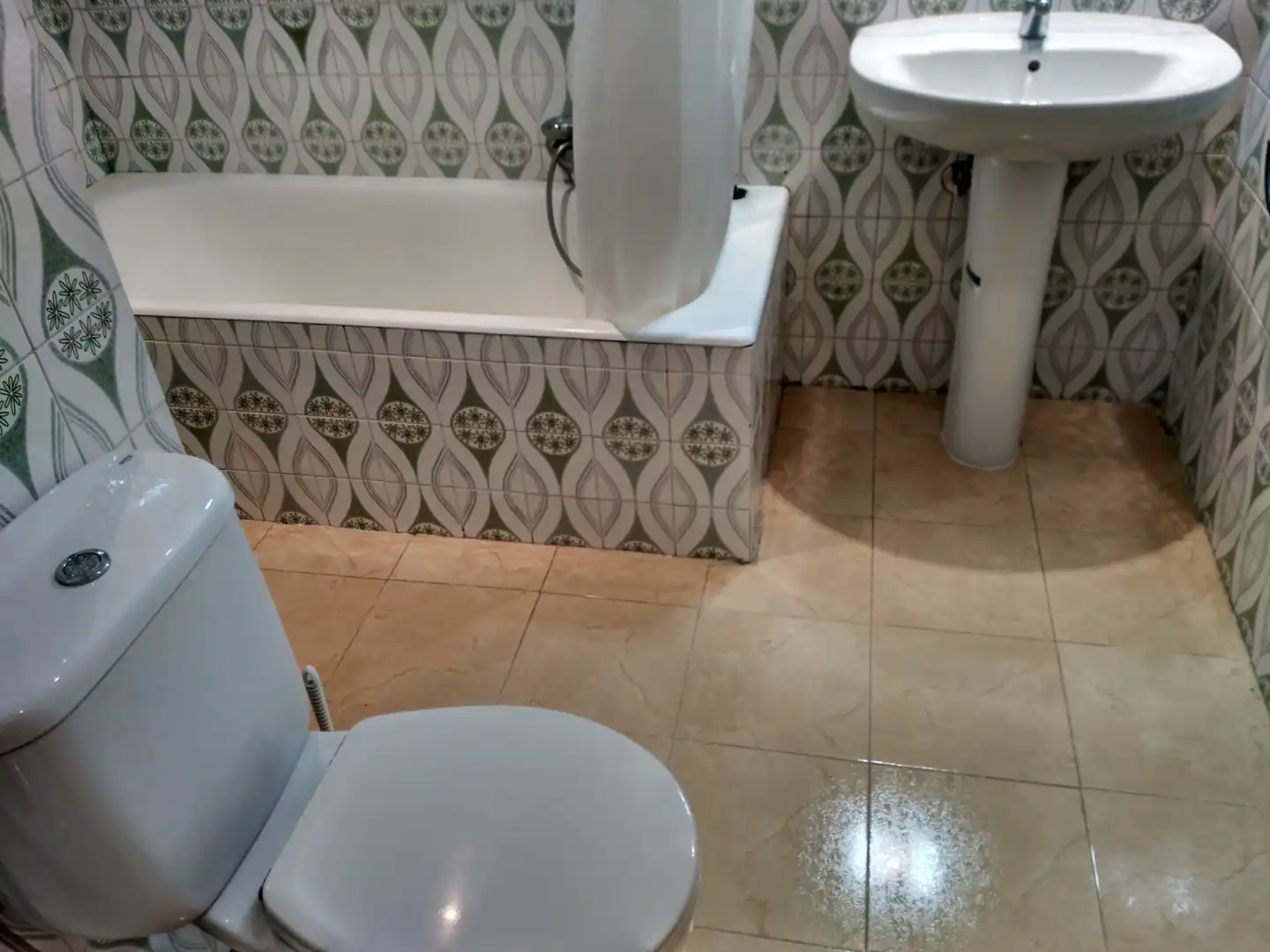 Baño de Piso de alquiler en Zaragoza con Aire acondicionado, Calefacción y Parquet