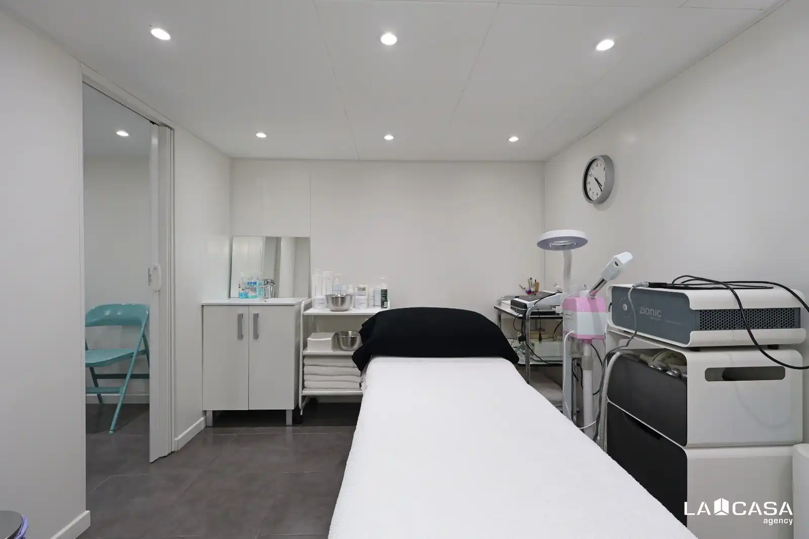 Business premises for transfer in Carrer de Blai, imagen 19