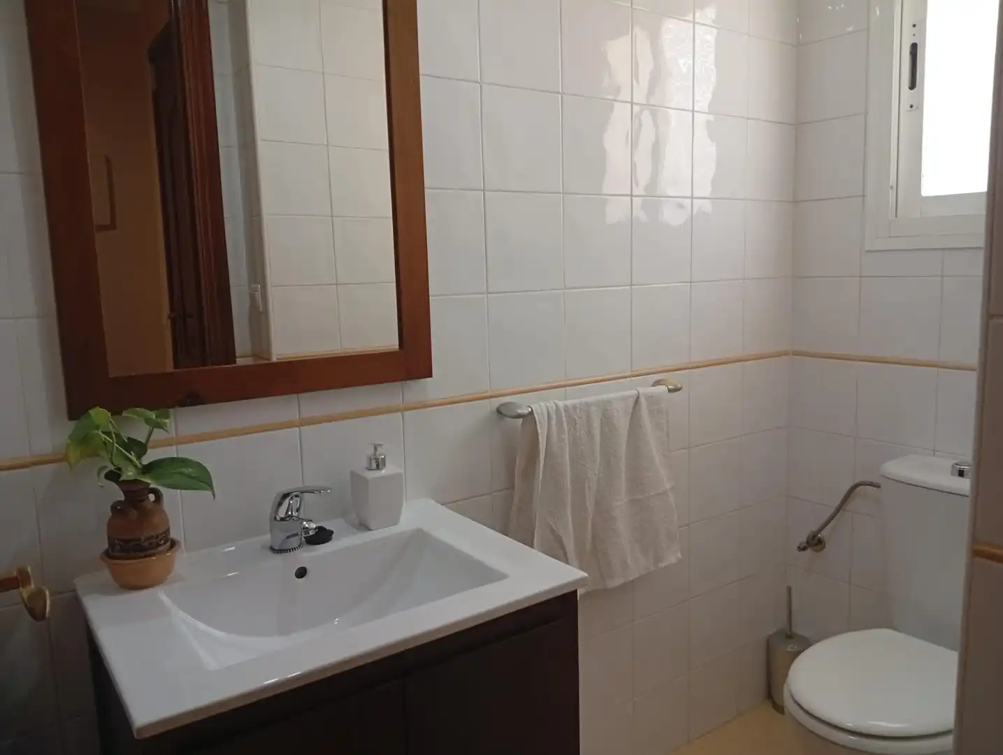 Baño de Casa adosada en venta en Alcalá de Guadaira con Aire acondicionado, Calefacción y Terraza