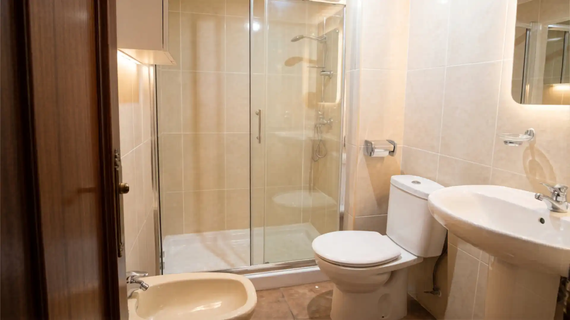 Baño de Piso de alquiler en Pravia con Calefacción y Amueblado