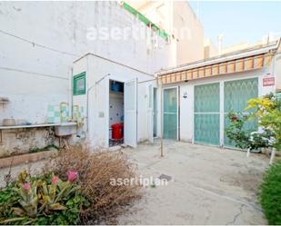 Vista exterior de Casa o xalet en venda en Mataró amb Terrassa i Balcó