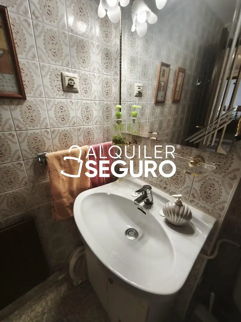 Piso de alquiler en del Sepulcro , La Magdalena
