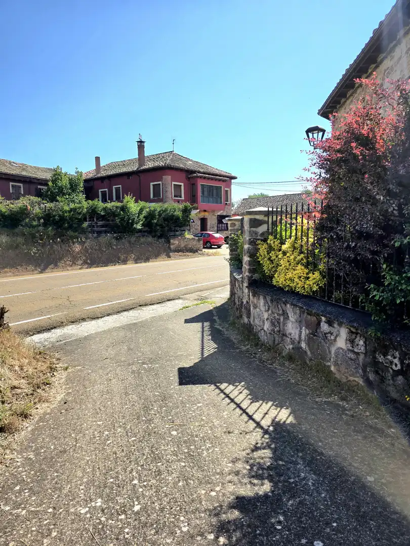 Vista exterior de Casa o xalet en venda en Cervera de Pisuerga amb Calefacció i Jardí privat