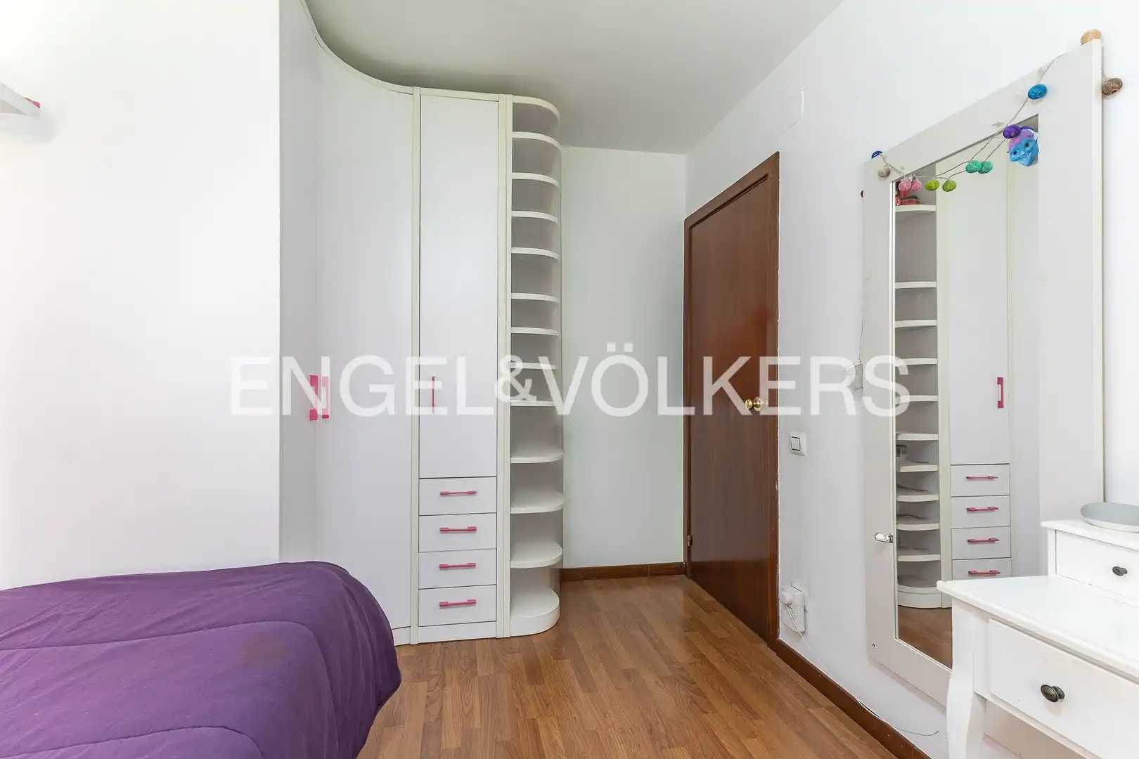 Habitación de Dúplex en venta en Sant Just Desvern con Aire acondicionado, Calefacción y Jardín privado