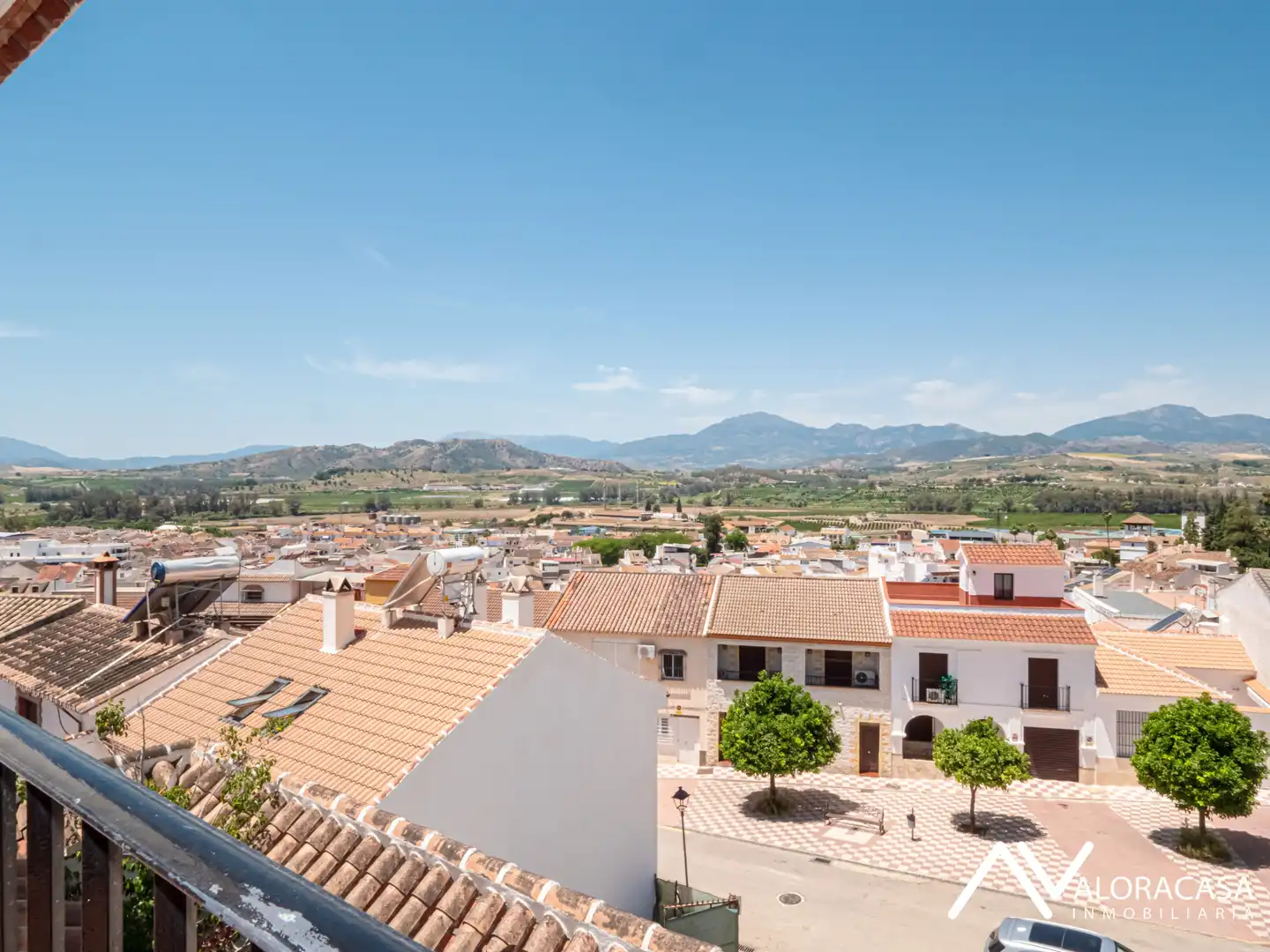 Vista exterior de Casa adosada en venda en Pizarra amb Aire condicionat, Moblat i Forn