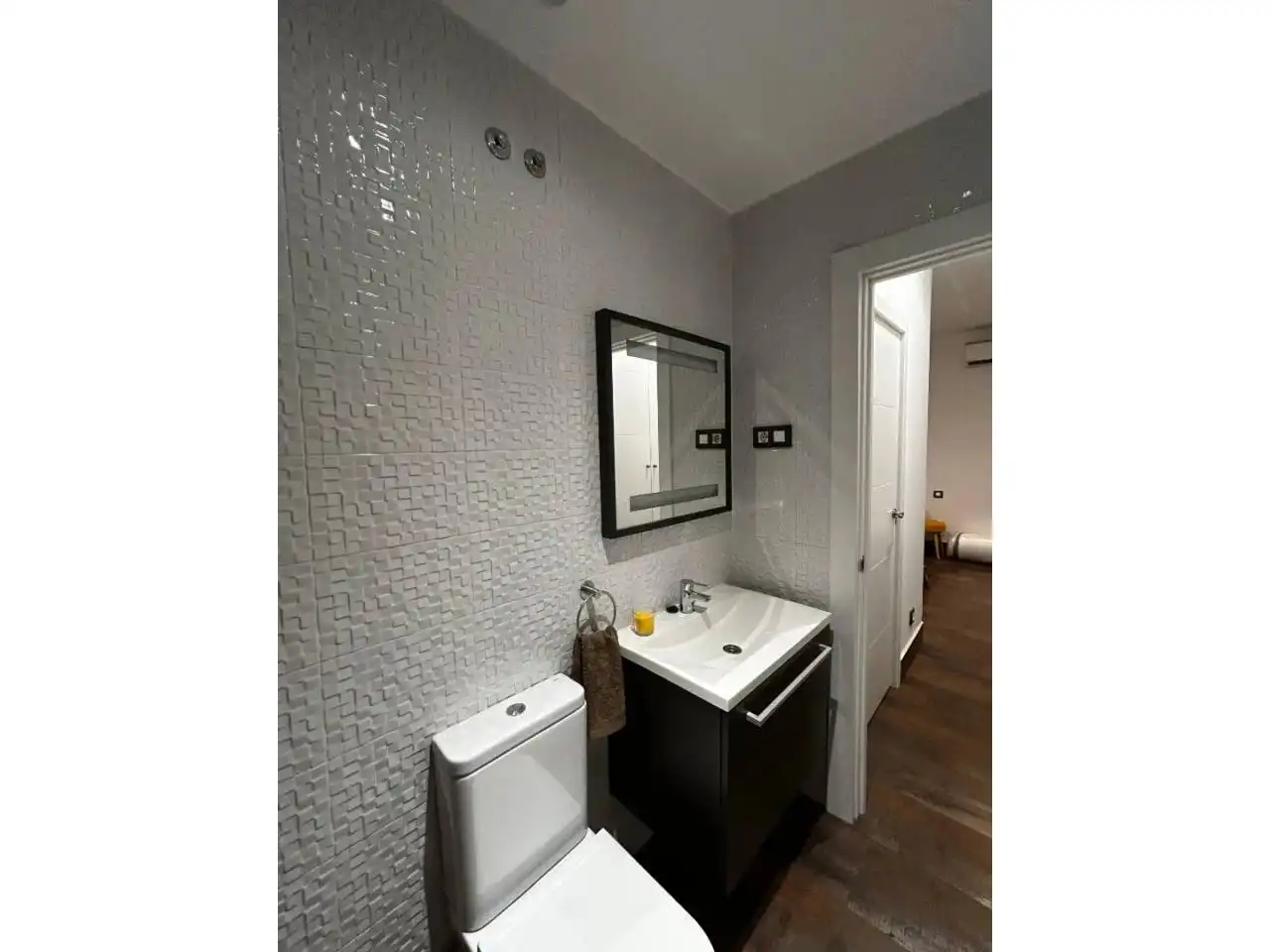Bathroom of Study for sale in L'Hospitalet de Llobregat  with Air Conditioner, Heating and Parquet flooring