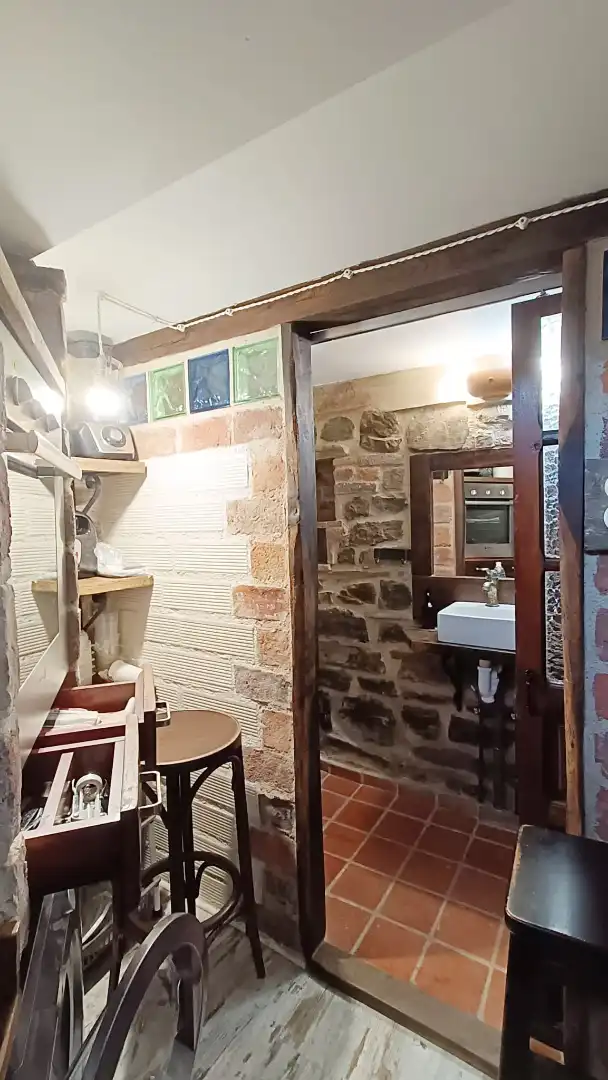 Cuina de Casa o xalet en venda en Mieres (Asturias) amb Jardí privat, Terrassa i Traster