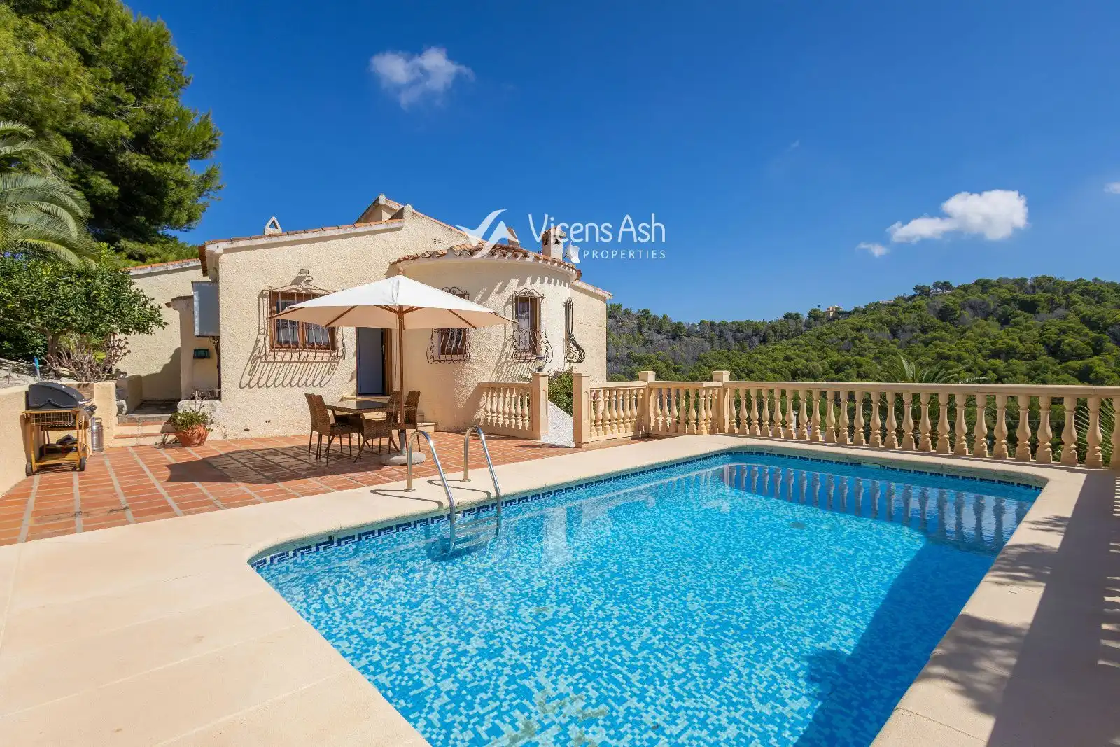 House with pool for sale in Rio Jucar