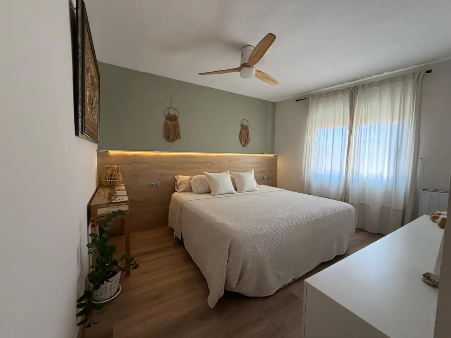 Schlafzimmer von Dachboden zum Verkauf in Mataró mit Klimaanlage, Heizung und Parkett