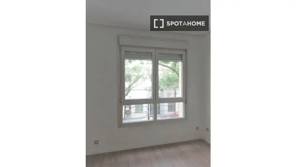 Bedroom of Flat for rent in Madrid  with Air Conditioner, Heating and Furnished