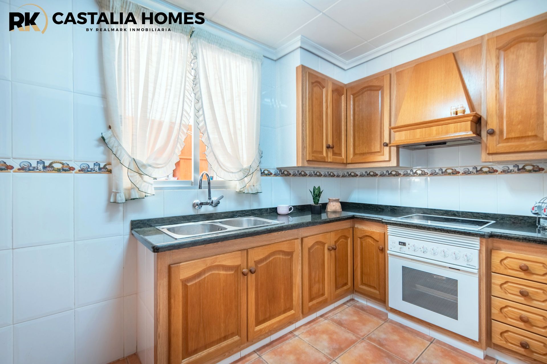 Cuina de Casa adosada en venda en Almazora / Almassora amb Aire condicionat, Parquet i Terrassa