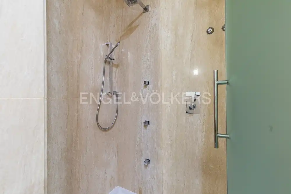 Bany de Pis de lloguer en Valencia amb Aire condicionat, Calefacció i Parquet