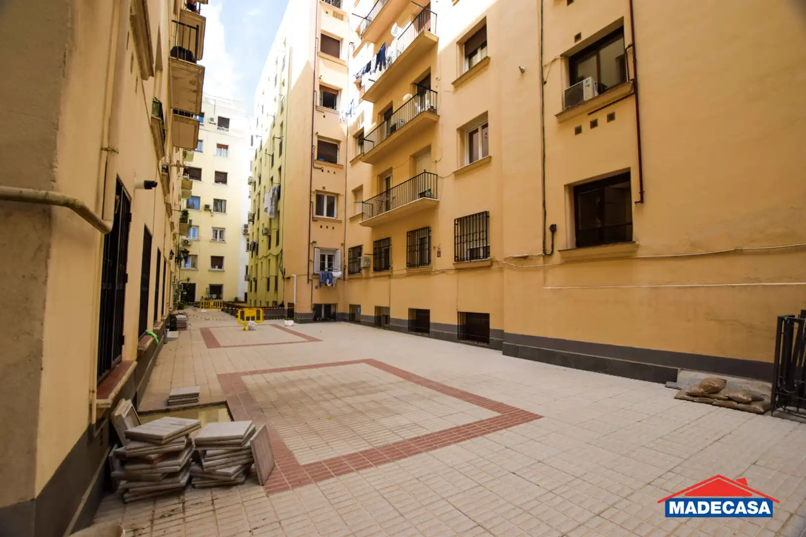 Exterior view of Commercial properties for sale in Madrid  with Air Conditioner