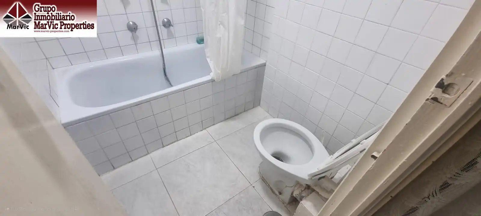 Badezimmer von Wohnung zum Verkauf in Benidorm mit Privatgarten, Terrasse und Möbliert