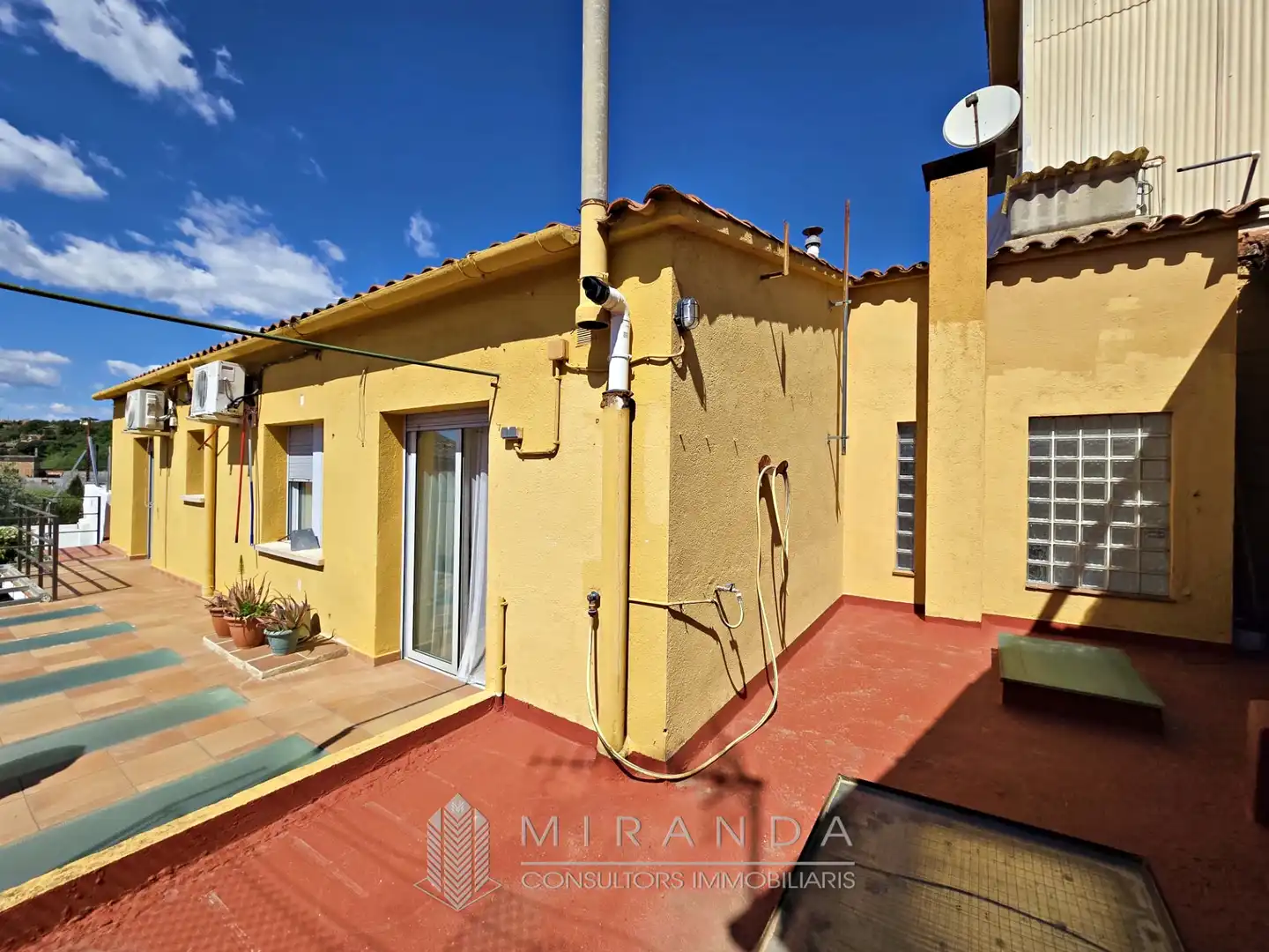 Vista exterior de Casa adosada de alquiler con opción a compra en Breda con Aire acondicionado, Calefacción y Parquet