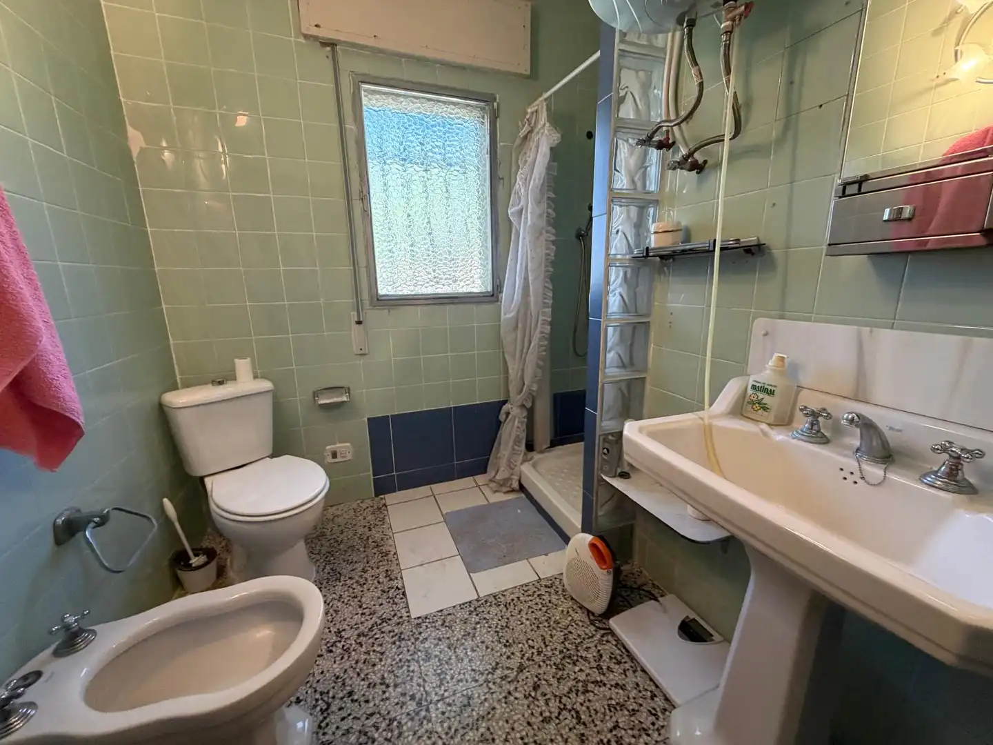 Badezimmer von Einfamilien-Reihenhaus zum Verkauf in Olocau mit Privatgarten, Terrasse und Schwimmbad